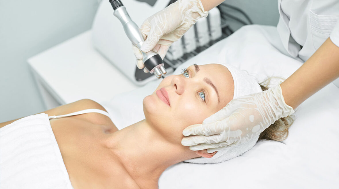 Zabiegi nieinwazyjne vs. chirurgiczne – co daje lepsze efekty?