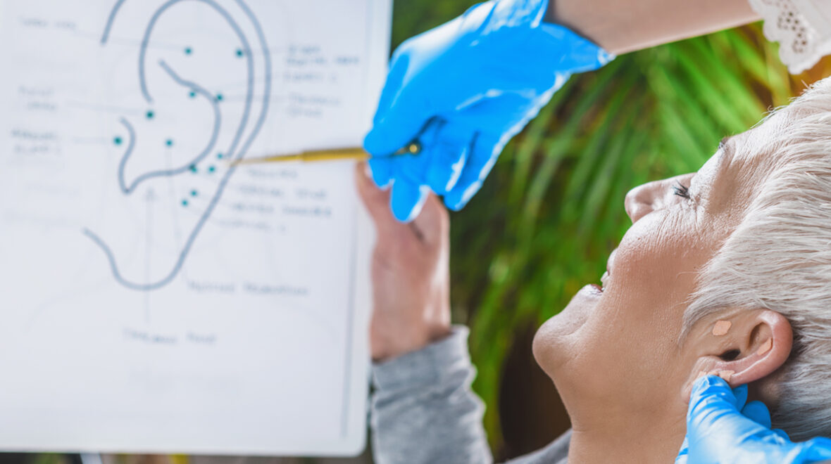 Aurikuloterapia a stres – jak ucho może pomóc w relaksie?